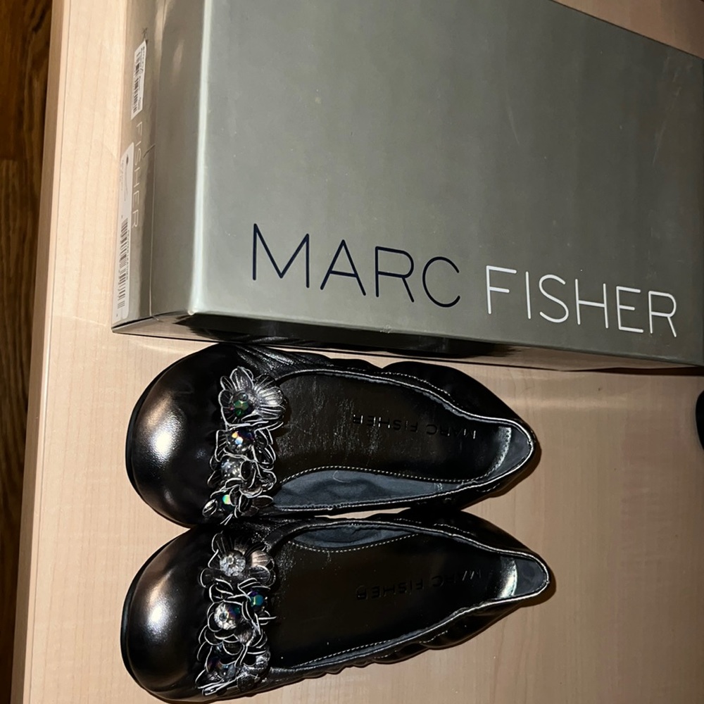 Marc Fisher ballet flats